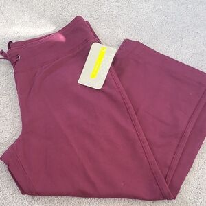 🌻 4 For $20 🌻 Aspire Women's Maroon Capri Leggings